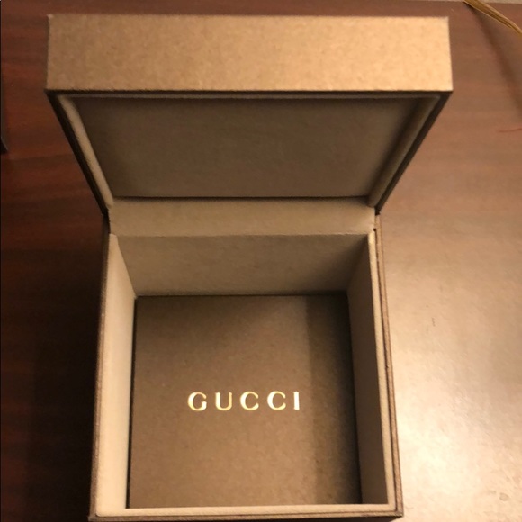 Gucci 126xl Watch Black, Cloth Band - Picture 4 of 5